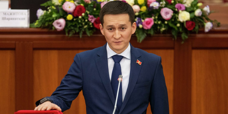 Депутат Ажибаев: «УКМК диплому жасалма болгон 4 эл өкүлүнүн ысымын атасын»