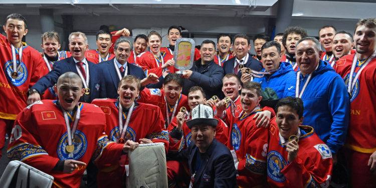 🏒 Кыргызстандын курама командасы хоккей боюнча IV дивизиондогу I Дүйнө чемпионатында жеңүүчү болду