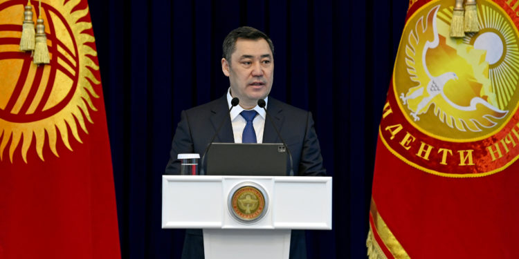 Президент Садыр Жапаров 21 өлкөнүн элчисинен ишеним грамоталарын кабыл алды