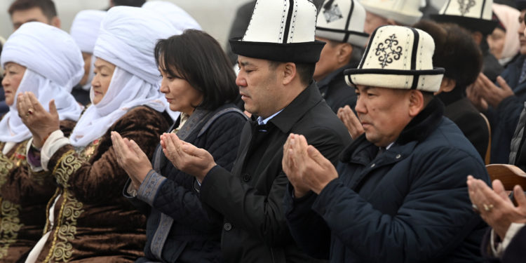 Садыр Жапаров: «Исхак Раззаков 16 жыл гана өлкөнү башкарса да, ал мекен үчүн өлчөөсүз чоң эмгек жасаган»