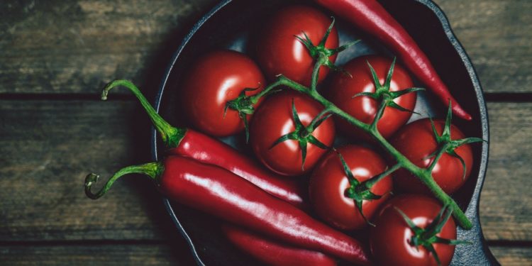 Орусия Кыргызстандан помидор менен калемпир ташууга уруксат берди