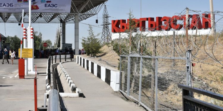 1-марттан тарта COVID-19 шарттарында Кыргызстанга кирүүнүн жаңыланган эрежелери күчүнө кирди