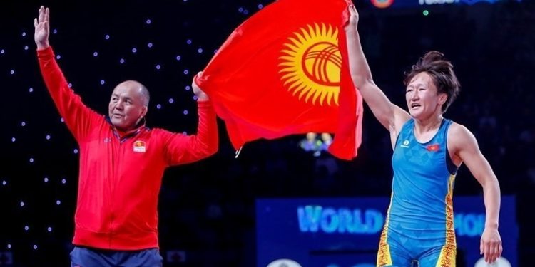 Айсулуу Тыныбекова машыктыруучусуна үй белек кылды