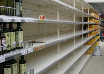 «Өлкөдө кумшекердин, майдын, ундун запасы жетиштүү. Баалар арзандайт». Министр элди дүрбөлөңгө түшпөөгө чакырды