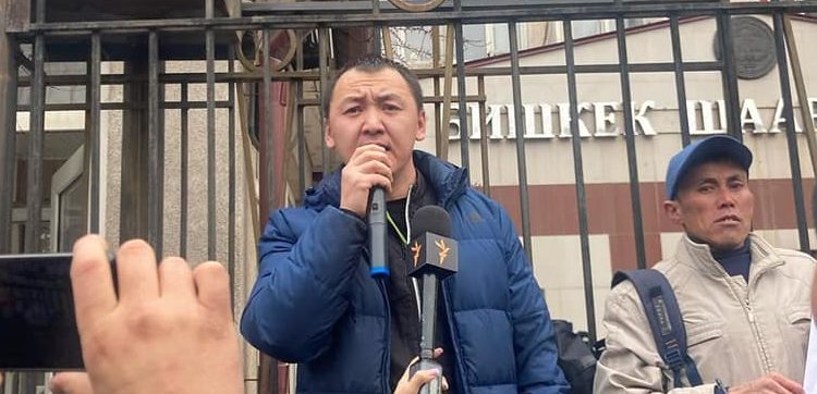 «Бүтүн Кыргызстандын» активдүү мүчөсү Мирлан Ураимов тил кат менен бошотулду