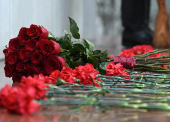 Өлкө башчысы Садыр Жапаров Аксы окуясында курман болгондорду эскерди