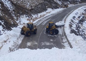 «Бийиктиги 20, узундугу 250 метр». Долон ашуусуна түшкөн кар көчкү тазаланууда