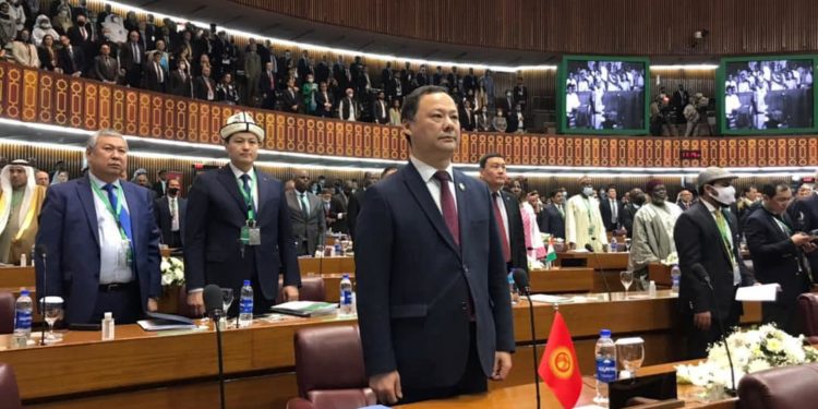 Министр Казакбаев Пакистанда Ислам кызматташтык уюмунун тышкы иштер министрлер кеңешинин сессиясына катышууда