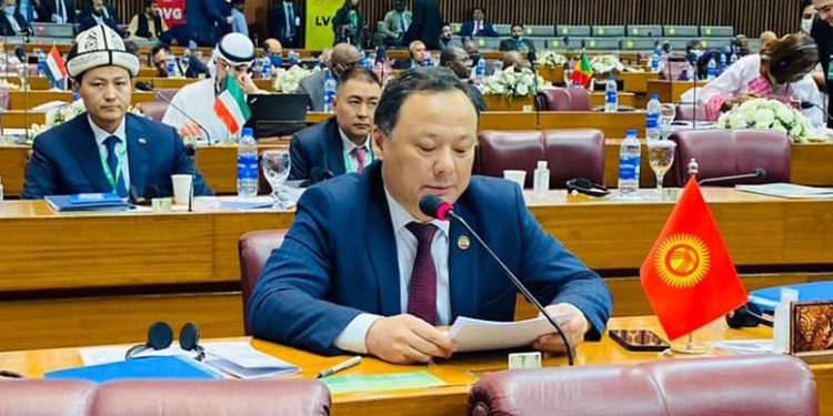 Министр Казакбаев Пакистанда Ислам кызматташтык уюмунун тышкы иштер министрлер кеңешинин сессиясына катышууда