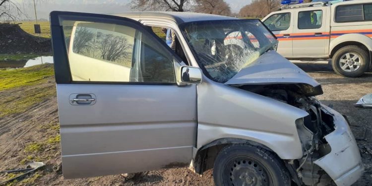 Чүйдүн Ак-Торпок айылында жол кырсыгынан 1 киши каза тапты, 11 адам жабыркады