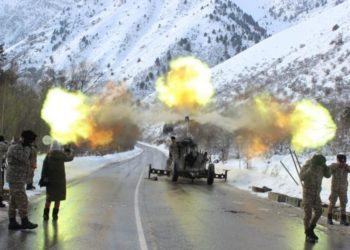 Бишкек-Ош жана Суусамыр-Талас-Тараз унаа жолдорунда кар көчкүнү атып түшүрүү иштери жүрүүдө