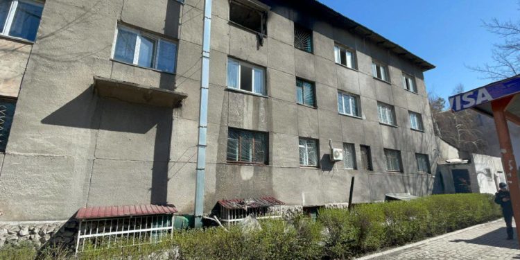 Бишкекте жатаканадан өрт чыгып, жабыркагандар бар