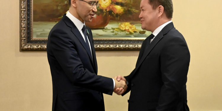 Талант Мамытов казак спикерине чек арадагы өткөрмө жайларды ачууну сунуш кылды