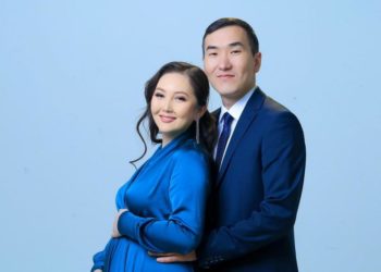 “5 күндөн кийин концертке чыгат”. Гүлзат Байзакованын келини, комузчу Айсаана Оморова көз жарды