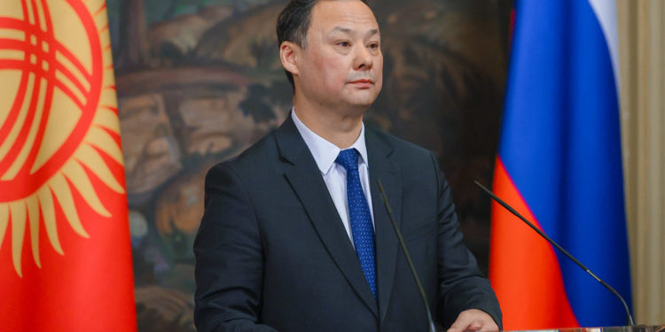 Министр Казакбаев: «Украинадагы кырдаалды чочулоо менен күзөтүп жатабыз. Кыргызстан бардык ортомчулук аракеттерди колдойт»