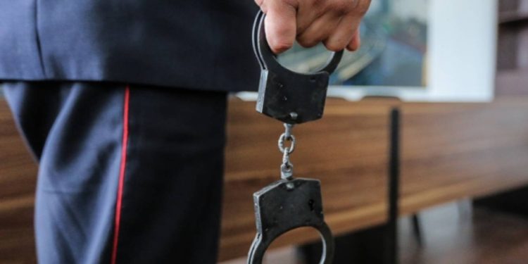 Бишкекте 13 жаштагы кыздын зордукталышы. Милиция кызматкери кармалды