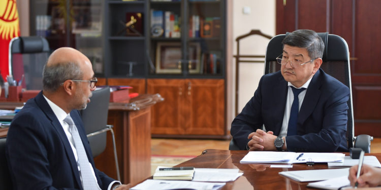 «Манас» аэропортун модернизациялоо боюнча сунуштарды тездетүү талкууланды