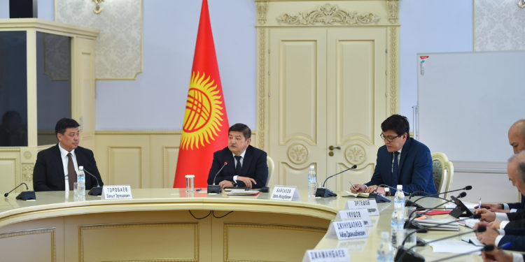 Жапаров: «Өлкөдөгү бардык мал базарды тазалап, асфальт төшөөгө бир ай берем. Өзүм барып текшерем»