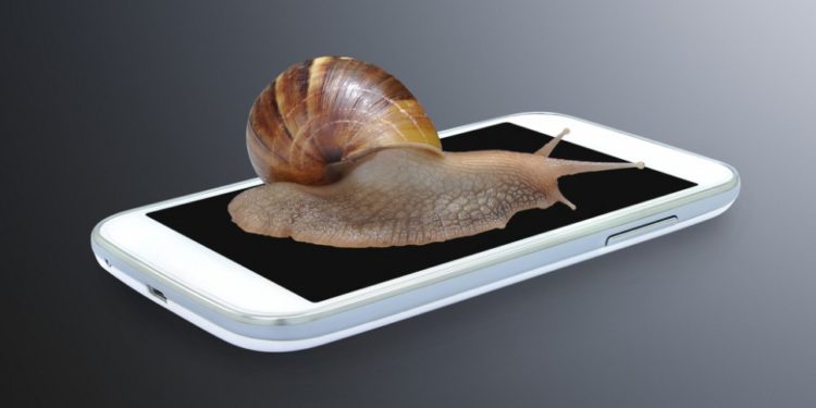 Депутат Козуев: «Аймактарда төмөн сапаттагы интернетти жогорку баада сатышып, элди тоноп жатышат»