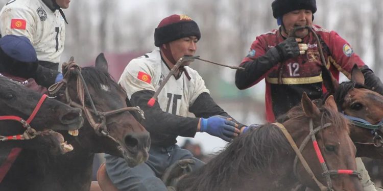 Манас Ниязов оюн учурунда жаракат алып, ооруканага жаткырылды