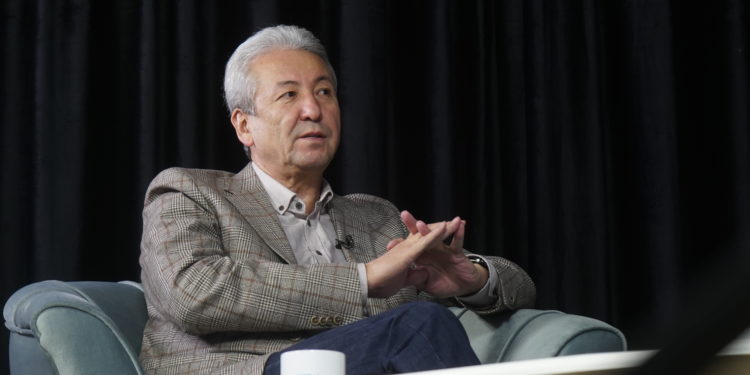 Мадумаров: «Москвадан Бишкекке авиабилет 40 миң сомго көтөрүлдү»