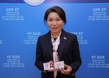 Эльвира Сурабалдиева депутаттык мандат алды