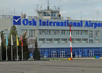 УКМК: Бажы кызматкерлери аэропортто чет өлкөлүктөрдөн пара алууга шектелип кармалышты