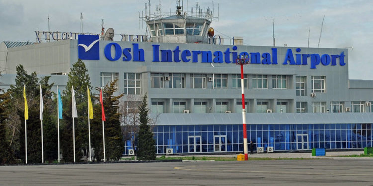 УКМК: Бажы кызматкерлери аэропортто чет өлкөлүктөрдөн пара алууга шектелип кармалышты