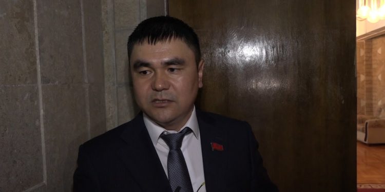 Комиссиянын төрагасы Айбек Осмонов: «Мадумаровду колдоп 68 депутат добуш берди»