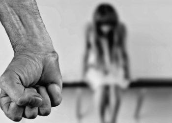 «Мас абалында болгон». Бишкекте 37 жаштагы ата 12 жаштагы өз кызын зордуктоого шектелүүдө