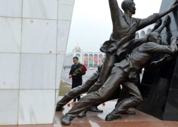 Аксы окуясына 20 жыл. «Келечекке кайдыгер карабаган аксылыктар өз кызыкчылыгынан эл кызыкчылыгын жогору койгон» дейт президент