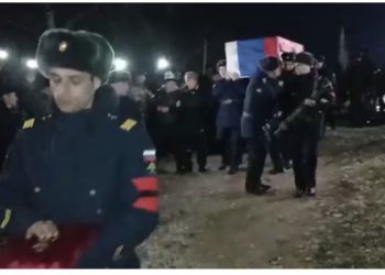 Украинада каза болгон кыргыз жигиттин сөөгү бүгүн жерге берилди