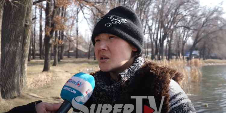 «Атамдай болгон киши кыйнап, аял кылып жүрүп, 2 бала төрөдүм. Экөөнү тең бирөөлөргө бердим» дейт келин