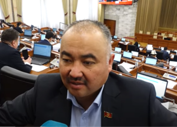 Депутат Шакиев: «Мен да алтын саткан жерде кезекке тургандар көп деп уктум»