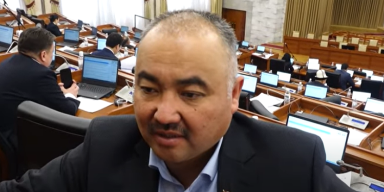 Депутат Шакиев: «Мен да алтын саткан жерде кезекке тургандар көп деп уктум»