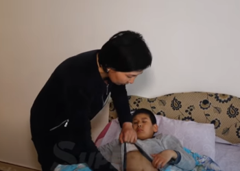 «Жолдошум менен кызым көз жумган оору менен 11 жаштагы уулум да ооруп жатат» дейт эне