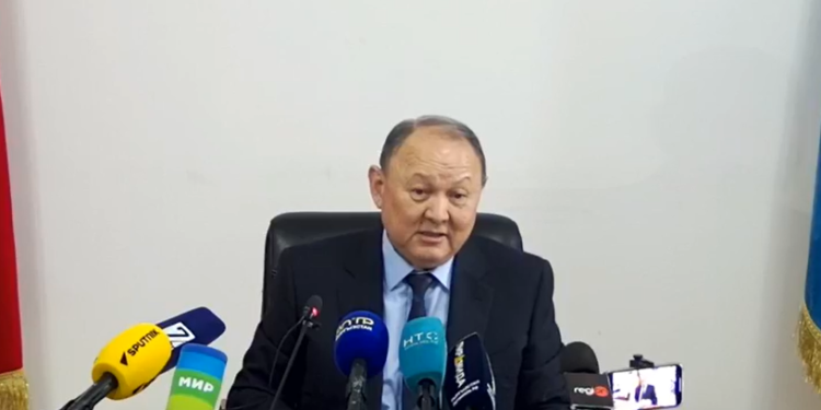 Бишкектин жаңы мэри: «4 күндөн бери күнү-түнү шаардагы көйгөйлөрдү чечүүнүн жолдорун ойлонуп жатам»