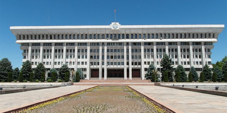 Жогорку Кеңеш «Кумтөр» боюнча келишимдин шарттарын колдоп берди