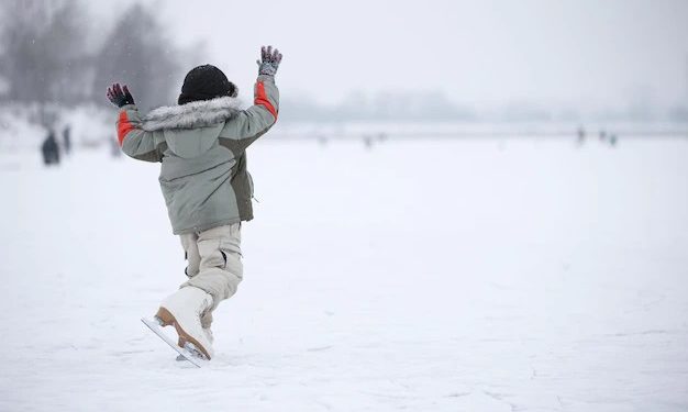 Милиция: Нарын дарыясына агып кеткен бала жээкте муз тээп ойноп жаткан