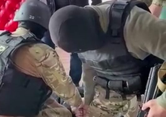 Оштун тургунунан телефон аркылуу 20 миң доллар талап кылган жаран кармалды