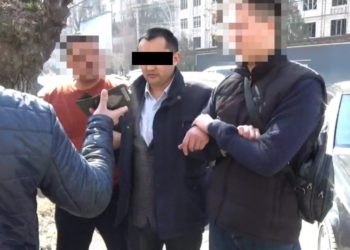 Экотехинспекциянын инспектору 30 миң сом талап кылууга шектелип кармалды