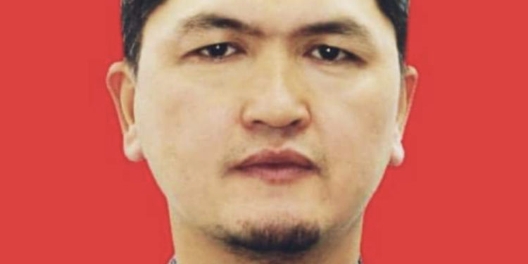 Жарандык активист Адилет Али Мыктыбек милицияда сурак берип жатат