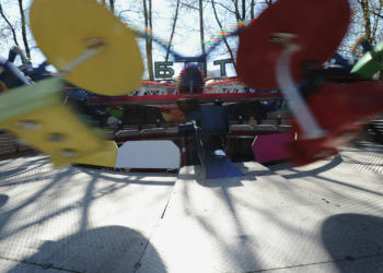 Жалал-Абаддагы аттракциондун отургучу сынып, 25 жана 18 жаштагы жарандар ооруканага түштү