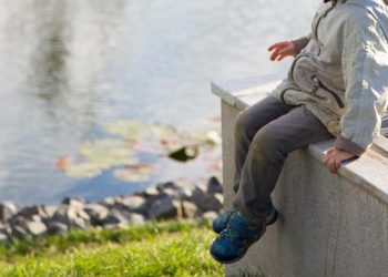 Жумгалда сууга агып кеткен бала: Атасы үйгө кирип, кайра чыгып эле уулун таппай калган