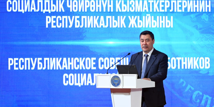 Президент айлык акынын канчага көтөрүлгөнүн эсептеп берди