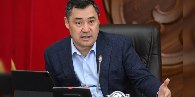 «Тынч иштетесиңерби?» Президент иш сапардан кийин жасалып жаткан иштердин ийне-жибине чейин айтып берерин билдирди