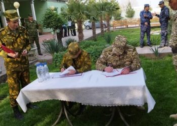Кыргыз-тажик делегациялары протоколго кол коюшту. Эмне макулдашылды?