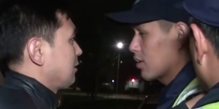 Ырчы Нурлан Насиптин Милициянын кайгуул кызматкери менен чырдаша кеткен видеосу тарады