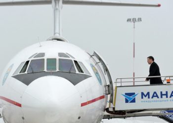 Садыр Жапаров Азербайжанга жубайы менен кошо учуп кетти. Кыргыз делегациясынын тизмеси