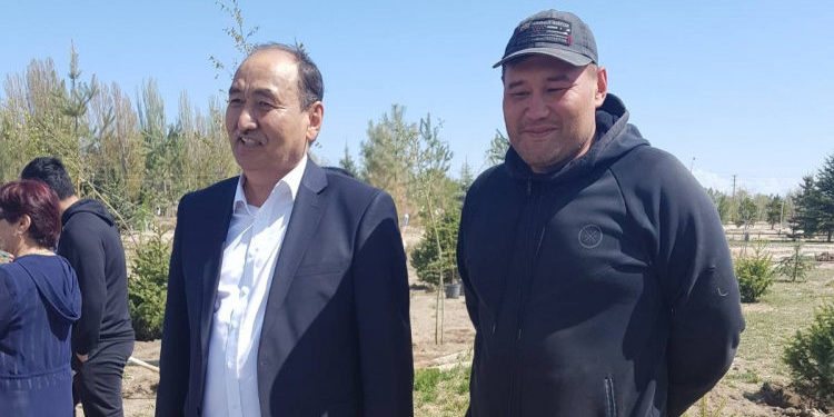 Алымкадыр Бейшеналиев журналисттерге уулун тааныштырды